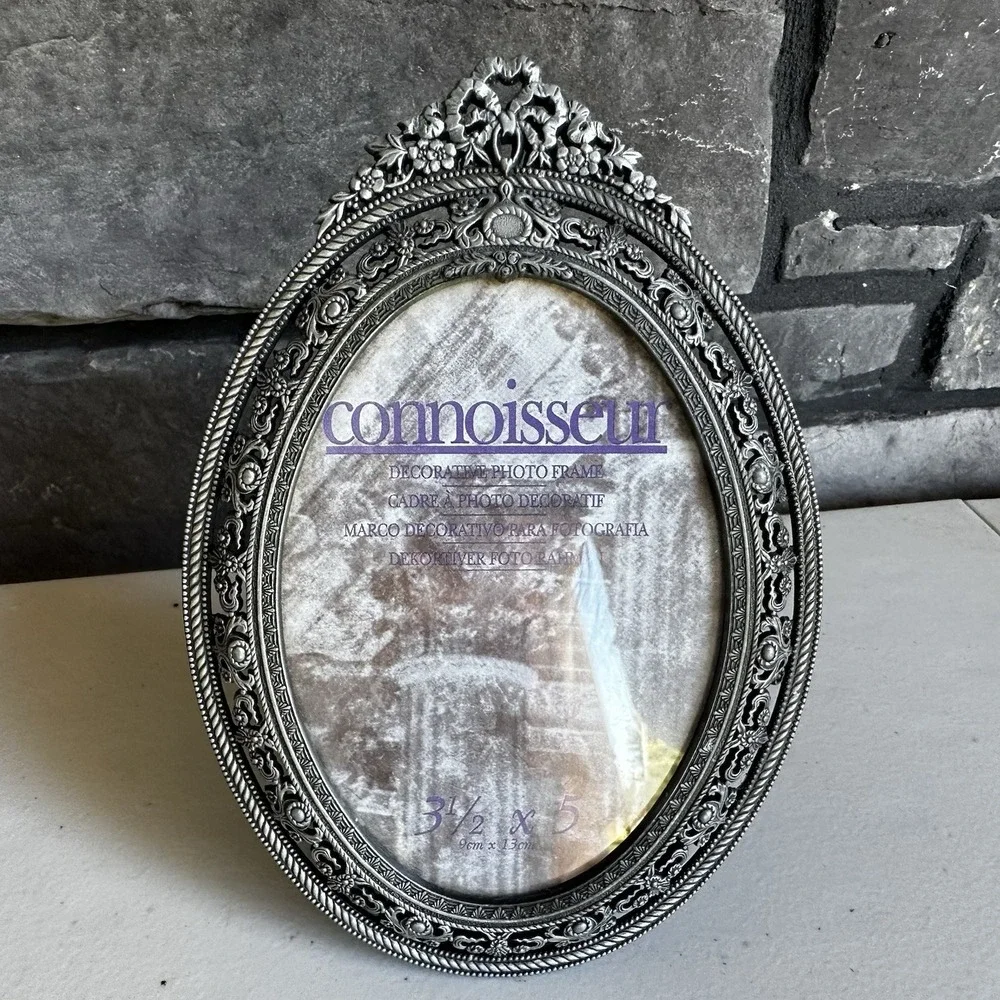 Vintage Connoisseur Oval Floral Ornate Pewter Photo Picture Frame 3.5
